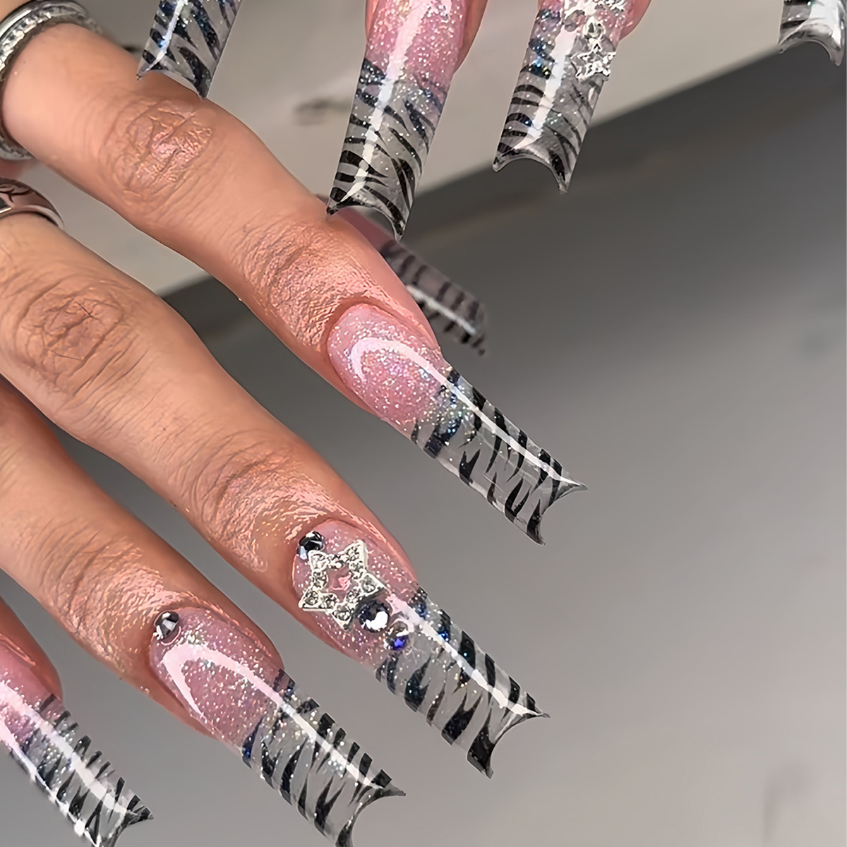 Nail Art Zebra - 24Pcs Kuku Palsu Bentuk Coffin Panjang